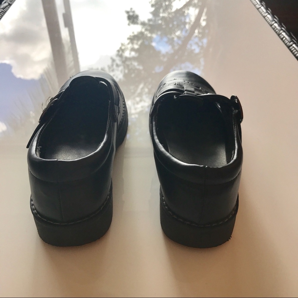 Shoes - Picture 3 of 4